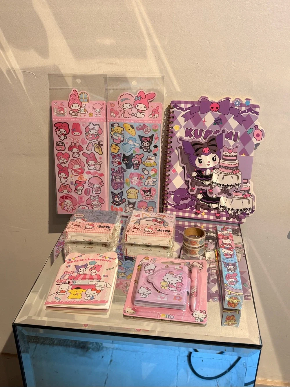 Hello Kitty comes assorted